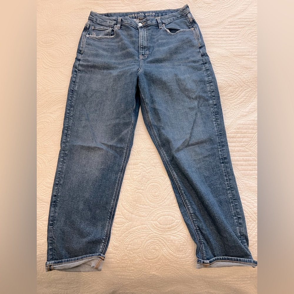 AMERICAN EAGLE STRETCH MOM JEANS
